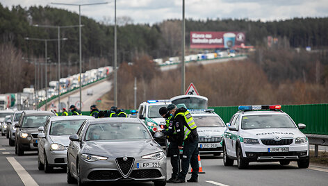 Policijos postas prie i&scaron;važiavimo i&scaron; Vilniaus