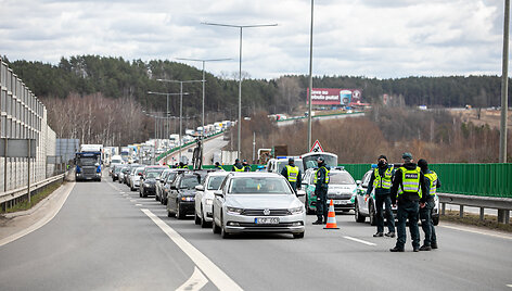 Policijos postas prie i&scaron;važiavimo i&scaron; Vilniaus