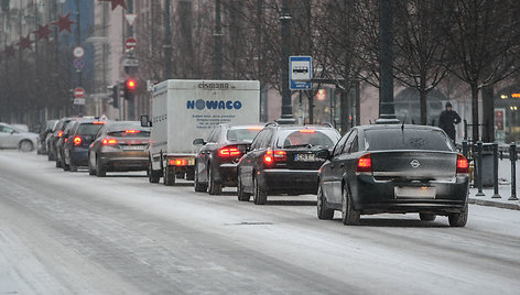 Ketvirtadienio rytą Vilniuje pradėjo snigti