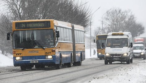 Sniego sukeltos transporto spūstys