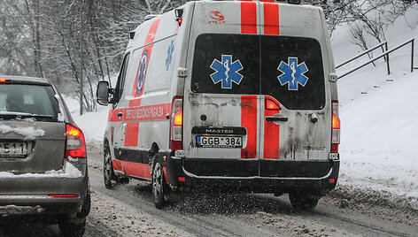 Sniego sukeltos transporto spūstys