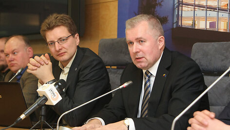 Dainius Radzevičius ir Arvydas Anu&scaron;auskas (de&scaron;nėje)