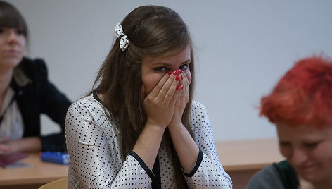 Vilniaus Karoliniškių gimnazijoje moksleiviai ruošiasi anglų kalbos valstybiniam egzaminui