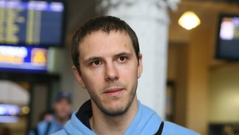 Pirmieji Vilniaus &bdquo;Lietuvos ryto&ldquo; klubo varžovai 2009-2010 metų Eurolygos B grupės varžybose &ndash; Stambulo &bdquo;Efes Pilsen&ldquo; krep&scaron;ininkai &ndash; trečiadienį skrydžiu per Vieną (Austrija) nusileido Vilniaus oro uoste.