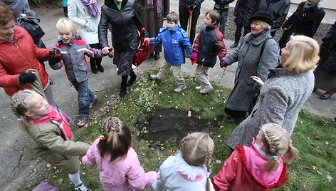 Vaikų globos namų auklėtiniai klausėsi paskaitos apie atsakingą kasdienių prekių vartojimą, ekologiją bei bendravo su projekto „Lietuvos perlai“ dalyvėmis.