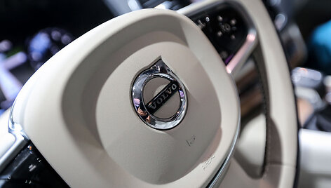 &bdquo;Volvo&ldquo; stendas Paryžiaus automobilių parodoje