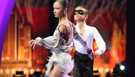 Paskutinįjį lapkričio sekmadienio vakarą vyko trečiasis TV3 projekto &bdquo;Lietuvos talentai&ldquo; pusfinalis. Vilniaus Ūkio banko teatro arenos scenoje pasirodė dar vienas dalyvių de&scaron;imtukas. Žiūrovai ir komisija į finalą i&scaron;siuntė vadinamuosius trikerius &bdquo;Kaprex&ldquo; ir breikerius &bdquo;Real time modify&ldquo; i&scaron; &Scaron;iaulių.