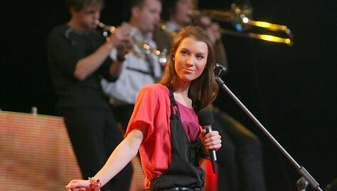 Grupės &bdquo;Saulės klio&scaron;as&ldquo; vokalistė Justė Starinskaitė  