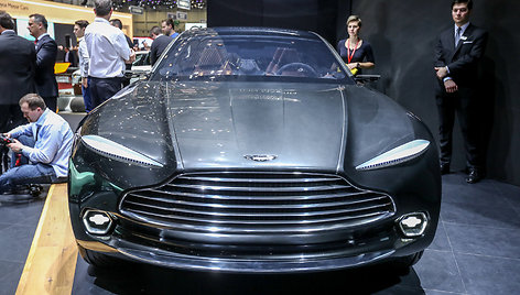 „Aston Martin DBX“