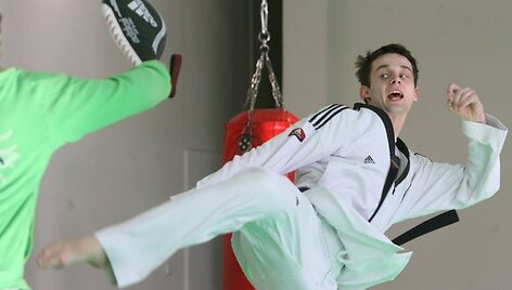 Taekwondo kovotojas Vitoldas Dzikevičius treniruotėje
