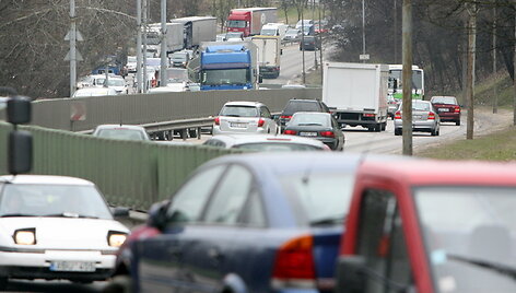 Transporto grūstis Geležinio vilko gatvėje