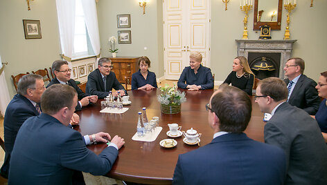 Prezidentė priėmė Seimo komiteto narius
