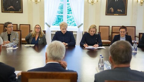 Prezidentė susitiko su verslo ir akademinės bendruomenės, Seimo, &Scaron;vietimo ir mokslo bei Ūkio ministerijų atstovais