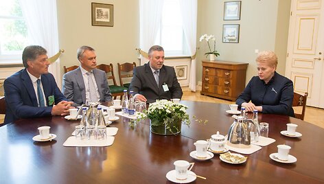 I&scaron; kairės: &Scaron;arūnas Klioklys, Robertas Dargis, Vytautas Vidmantas Zimnickas, Dalia Grybauskaitė