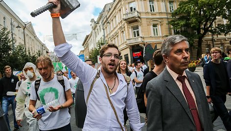 Vilniaus universiteto darbuotojų, studentų ir alumnų eisena į VU rūmus