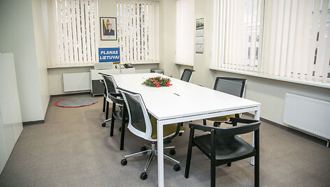 Gabrielius Landsbergis į Seimą atsivežė savo baldus