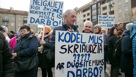 Lietuvos socialinėse įmonėse dirbantys neįgalieji surengė įspėjamąjį mitingą prie Seimo