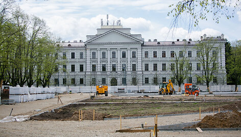Rekonstruojama Luki&scaron;kių aik&scaron;tė i&scaron; arti