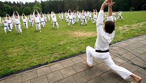 &Scaron;e&scaron;tadieniais į Vingio parką kviečiami visi, norintys i&scaron;mėginti bėgimą, jogą, karate, riedučius ar tiesiog pasivaik&scaron;čioti. 