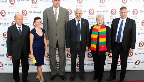 I&scaron; kairės: Andrius Kubilius, Laura Blaževičiūtė, Arvydas Sabonis, Naras Zanolinas, Dalia Grybauskaitė ir Olafuras Rafnssonas 