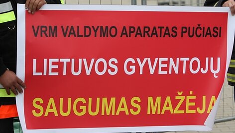 Ugniagesių gelbėtojų profesinė sąjungos akcija prie &bdquo;Siemens&ldquo; arenos.