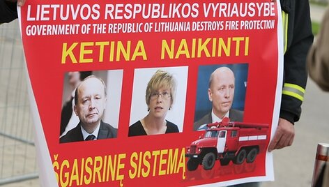 Ugniagesių gelbėtojų profesinė sąjungos akcija prie &bdquo;Siemens&ldquo; arenos.