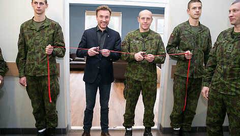 Ramūnas &Scaron;aučikovas ir Artūras Radvilas nukirpo raudoną juostelę
