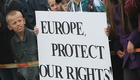 Lenkų protesto mitingas prie Lietuvos respublikos Seimo
