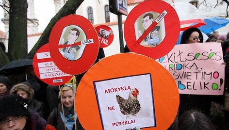 Pedagogai mitingą surengė piktindamiesi mažėjančiu finansavimu