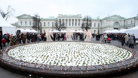 Kalėdų mugė prezidentūros kieme