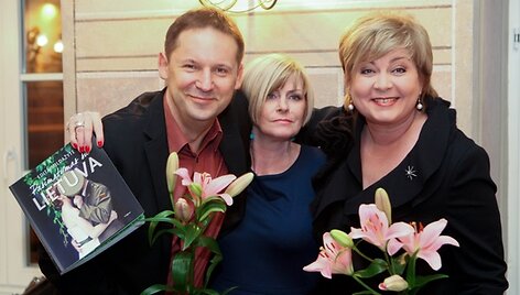 I&scaron; kairės Rokas Petkevičius, Algimanta Žukauskienė ir Edita Mildažytė