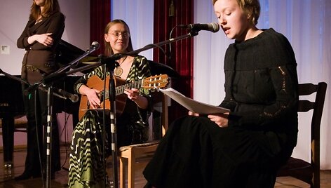 J.Smiltė Jasiulionė (centre) ir G.Beinoriūtė (de&scaron;inėje)