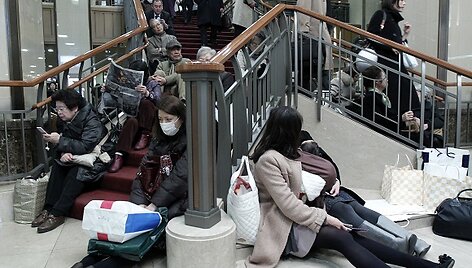 Tragedijos sukrėsti Japonijos gyventojai