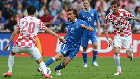 Andrea Pirlo su kamuoliu