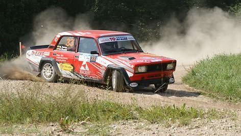 R.Čapkausko ir D.Čiutelės (nuotr.) ekipažų pasirodymas lėmė pirmą vietą komandų įskaitoje „Bauer Racing“ ekipai