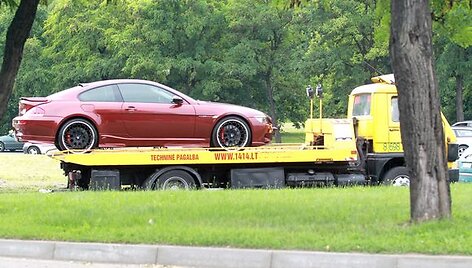 &bdquo;BMW M6&ldquo; i&scaron;vežė techninė pagalba