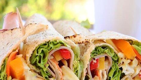 Tortiljos su kumpiu ir daržovėmis