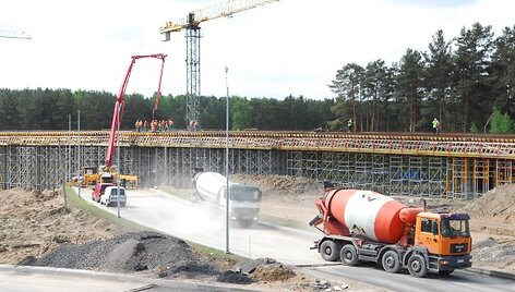 Trijų lygių estakados statybų finansavimas nestringa, kaip tai atsitiko su Lazdynų tilto remontu.