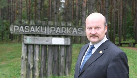Anot A.Strelčiūno, Lazdynuose, Karolini&scaron;kėse daug mi&scaron;kingų vietovių, kurios traukia nusikaltėlius, tačiau kiekvienoje jų pastatyti po policijos pareigūną nėra galimybių, tad žmonėms reikėtų vengti tokių vietų.