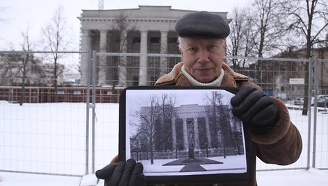 J.Burokas (nuotr.) įsitikinęs, kad skulptūrą „Žinia“ K.Patamsis sukūrė kaip paminklą Lietuvos nepriklausomybei, todėl skverelis Nepriklausomybės aikštėje jai puikiai tiks.