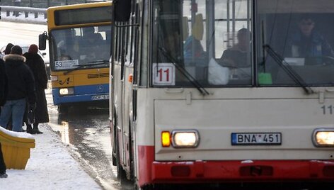 Vilniuje siūloma sujungti autobusų ir troleibusų įmones, nes tai esą leistų sumažinti administravimo sąnaudas ir galvoti ne tik apie patogesnį transportą, bet ir apie pigesnius bilietus.
