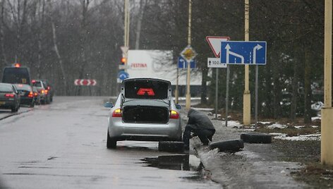 Per tris &scaron;ių metų mėnesius Vilniaus gatvių duobėse savo automobilius apgadino 341 vairuotojas.
