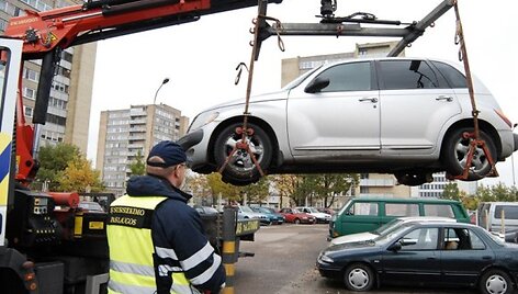 Automobilių nutempimo akcija tęsis mėnesį.