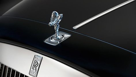 Rožinis „Rolls Royce Ghost“