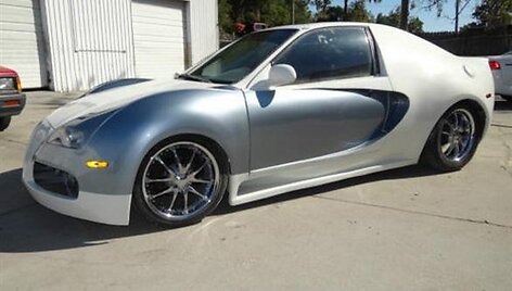 &bdquo;Honda Civic&ldquo; pavirtęs prasta &bdquo;Bugatti Veyron&ldquo; kopija