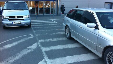 Fotopolicija. Eilinis automobilio &bdquo;statymo&ldquo; specialistas Kaune