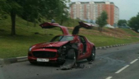 Maskvoje sudaužytas „Mercedes Benz SLS AMG"