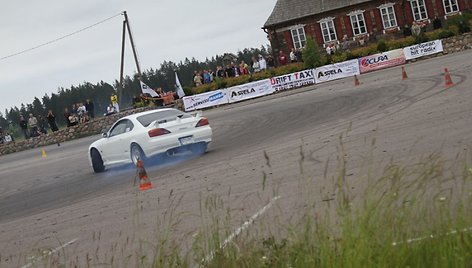 „Drifto" klubas D1SPORT sieks suruošti vaikų globos namų auklėtinius į mokyklą