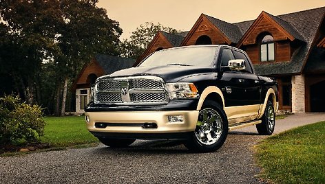 „Dodge Ram Laramie Longhorn“ negalioja ekologijos standartai