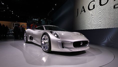 Paryžius. „Jaguar C–X75“